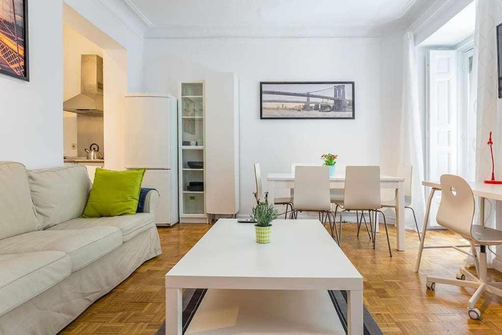Апартаменты Apartamento Confortable En Atocha Мадрид Экстерьер фото